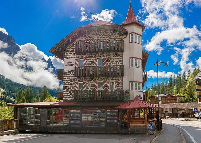 Aparthotel Castel Madonna San Martino Di Castrozza